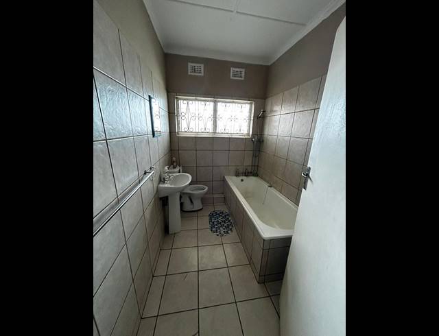 2 BEDROOM FLAT FOR SALE IN SCOTTSVILLE